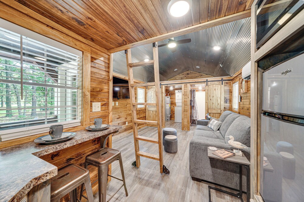 Couples Cabin in Broken Bow ~ 5 Mi to Downtown!