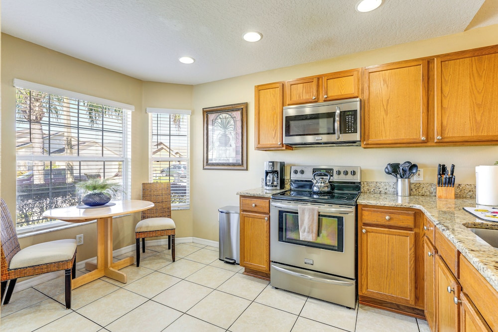 16 Mi to Disney: Home w/ Game Room & Pool