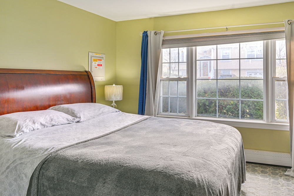 2 Mi to UBS Arena: Wfh-friendly Couple's Retreat