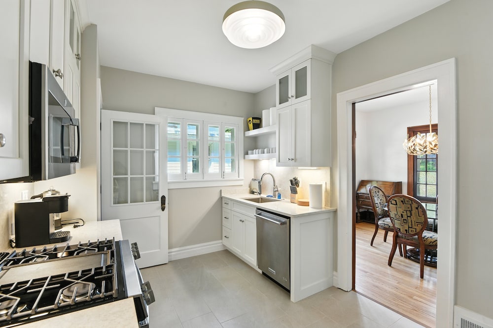 Charming Manville Heights Cottage Retreat 3 Bedroom Home