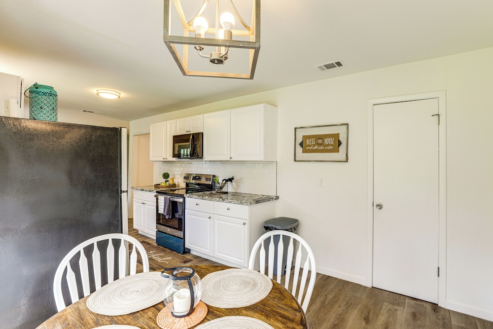 Near Shops & Eats: Commuter-friendly Fwtx Home