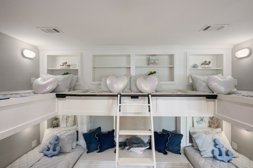 Crystal Villa 3 Bedroom Home by RedAwning