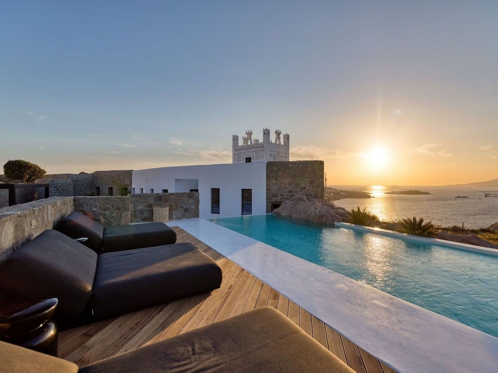 Soothing Holiday Home With Outdoor hot tub