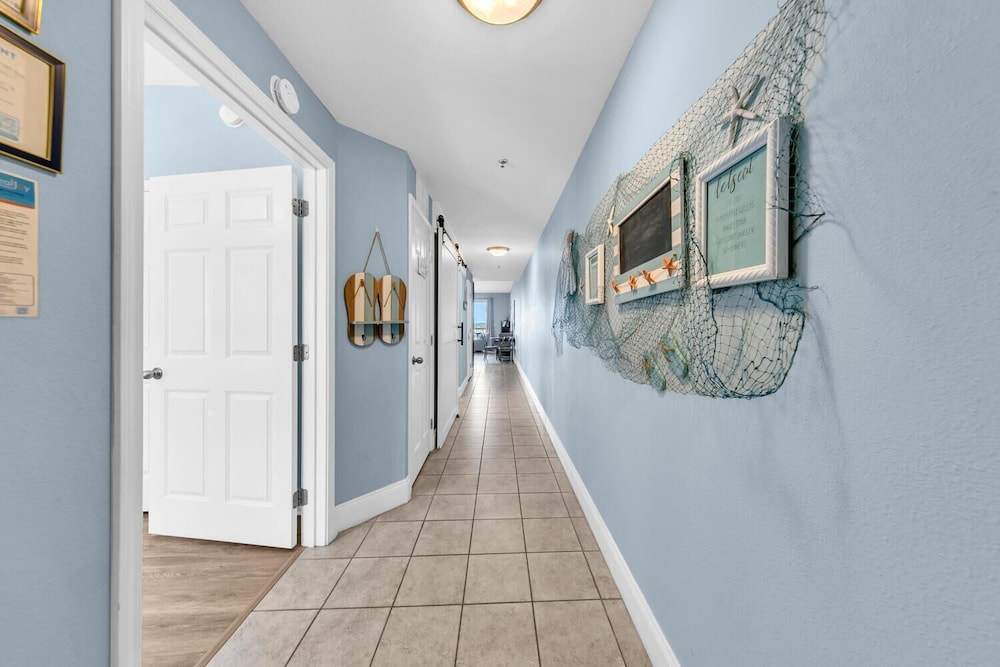 Laketown Wharf 402