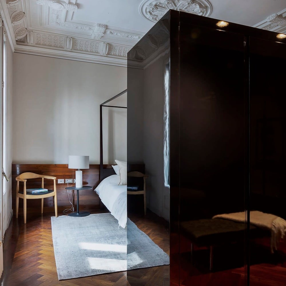 Artist Modernist 3-br Gem Next to Paseo de Gracia