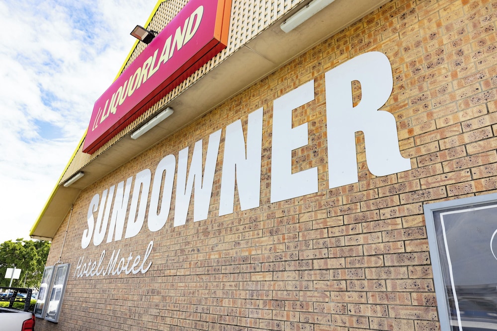 Sundowner Hotel Motel