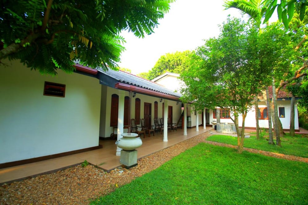 Aragorn Villa