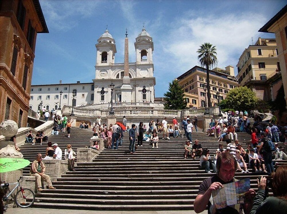 In Rome at Spanish Steps Classy Apartment With Modern Design in an Historic Palazzo