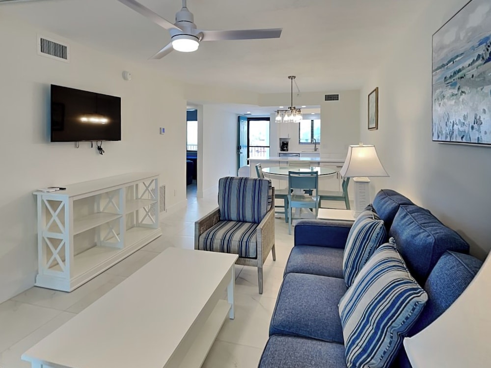 Seaside 2 by Distinctive Beach Rentals