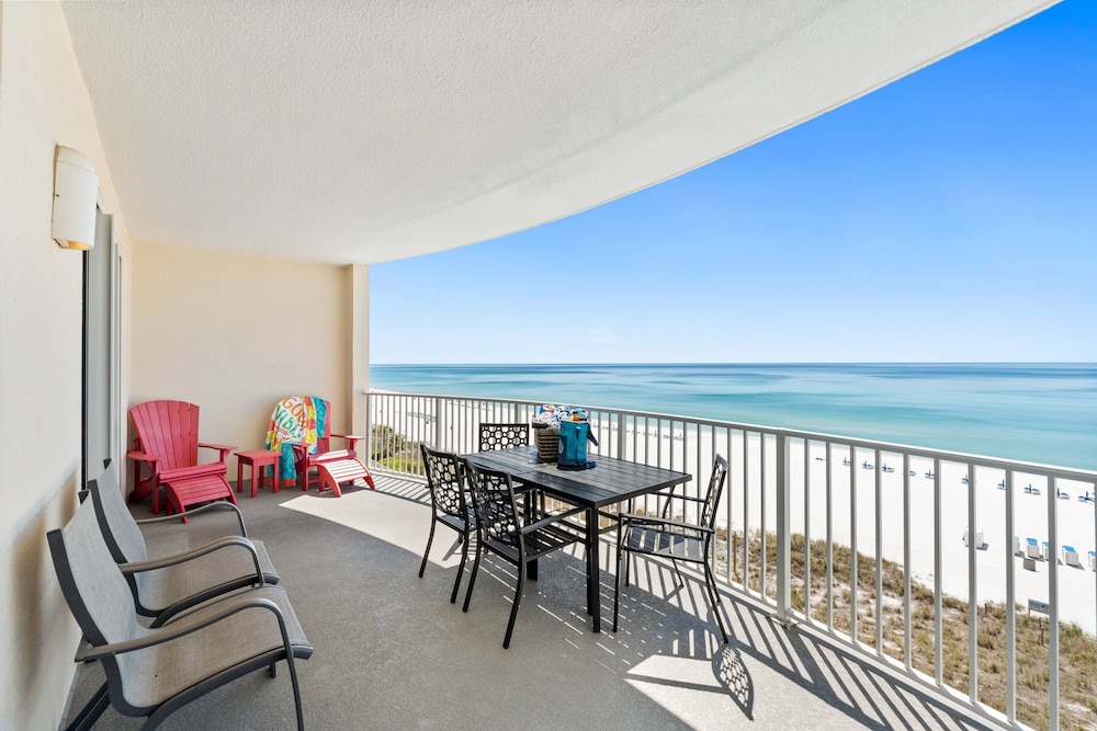 Twin Palms by Book That Condo
