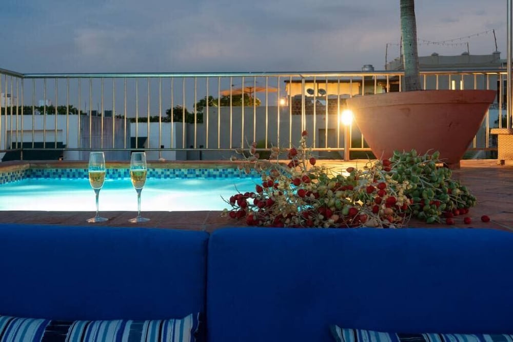 Luxury Apartment– Private Pool & Rooftop Jacuzzi