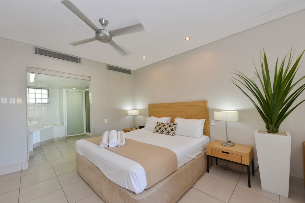 Seascape Holidays - Club Tropical Apts