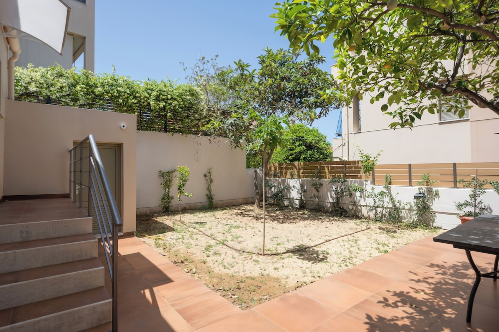 Lithos Residence
