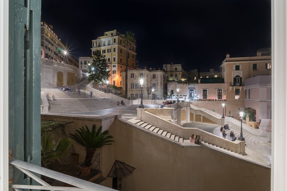 Les Diamants Spanish Steps Suite