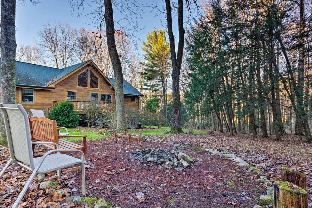Quaint Apt ~ 5 Miles to Appalachian Trail & Lake! view 2