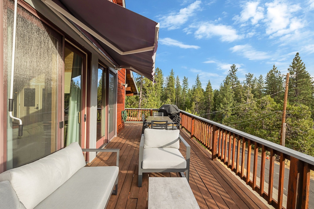 Prasad Retreat - Sunny Home W/ Deck & Air Hockey 3 Bedroom Home by Bear Valley Vacation Rentals