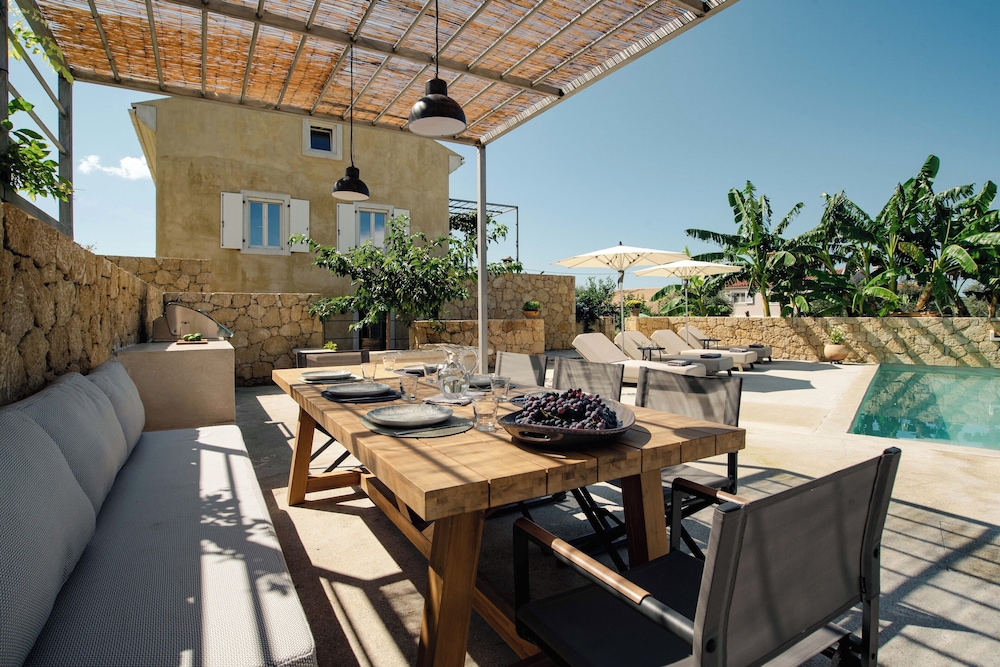 Kukutseli Country Living by White Dream