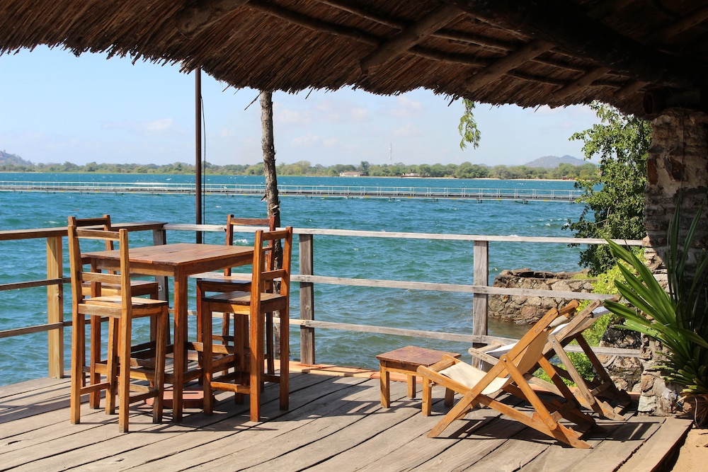 Nkhudzi Beach Lodge