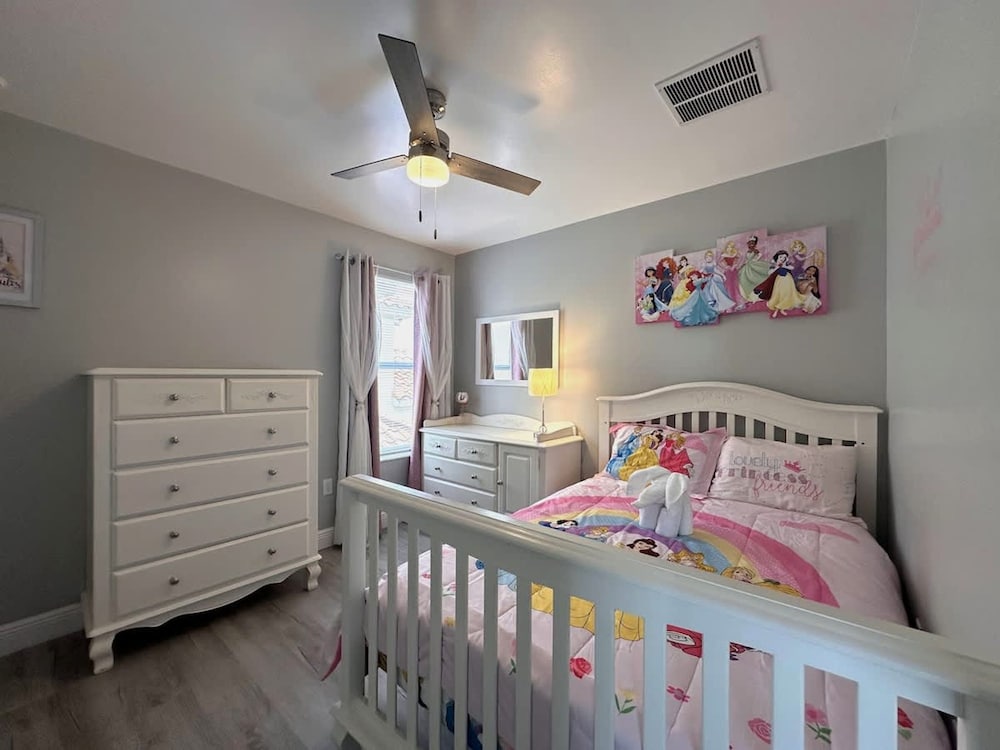 Luxury Villa Near Disney 6 Bd Home With Private Pool and Resort