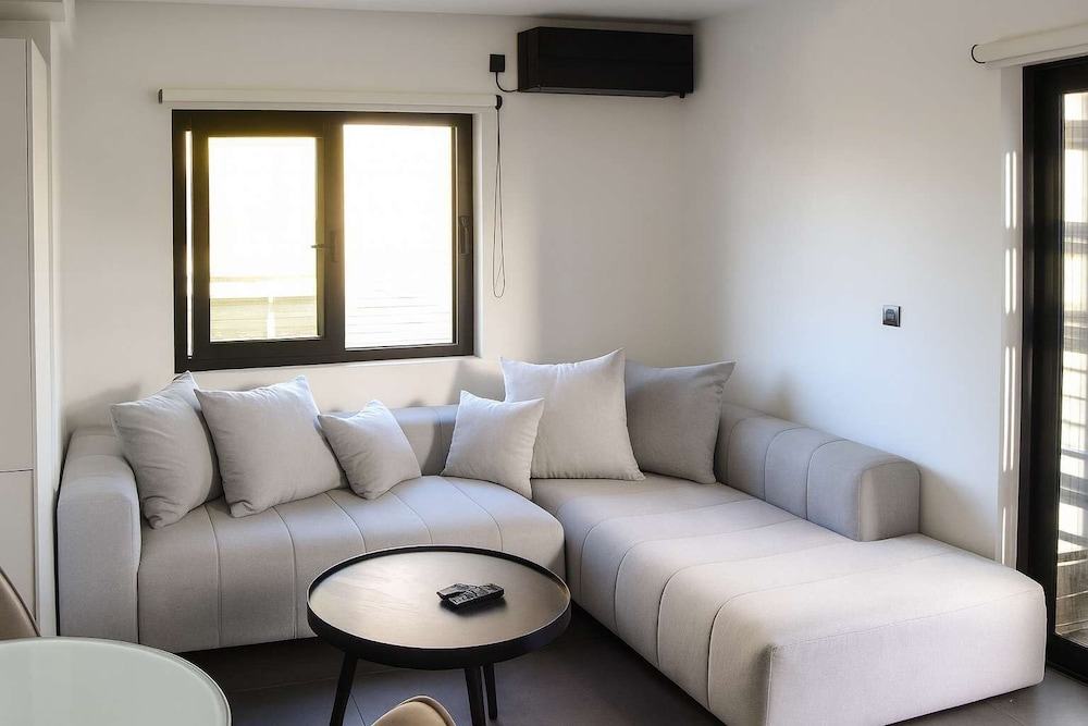 White and Black Cozy Suite in Aegina
