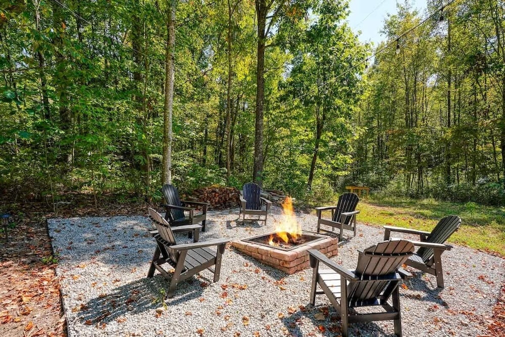 Seven Pines Cabin - Secluded in Hocking Hills