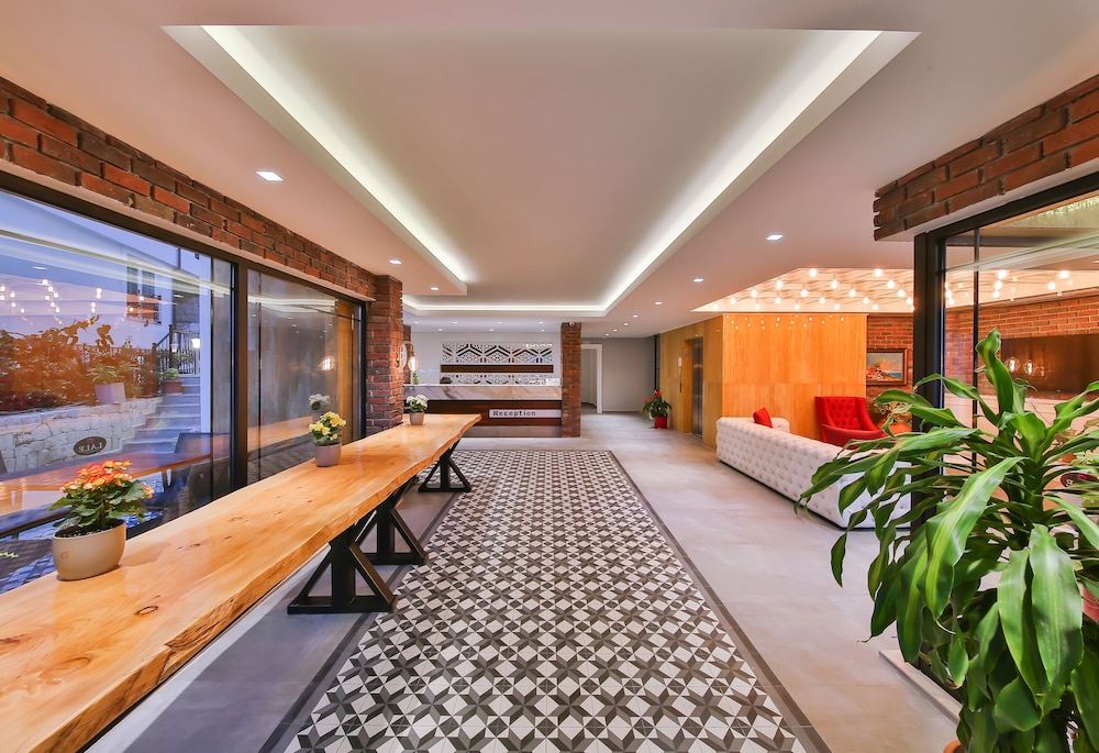 Lale Hotel - Image 7