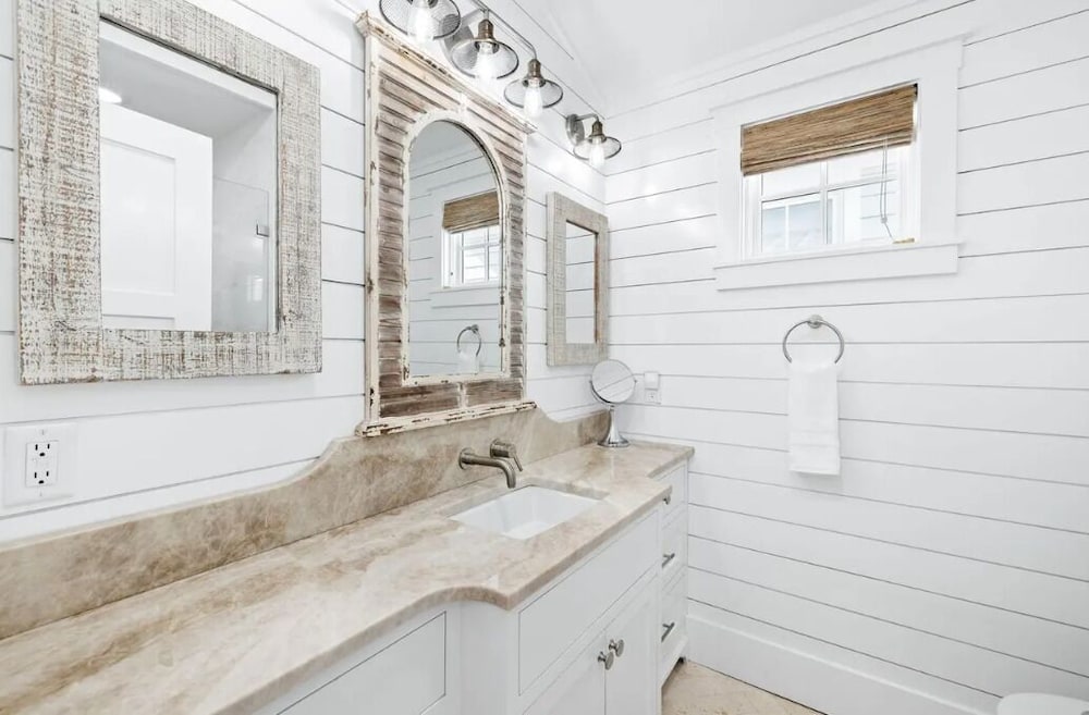 Sea La Vie Seaside Carriage House