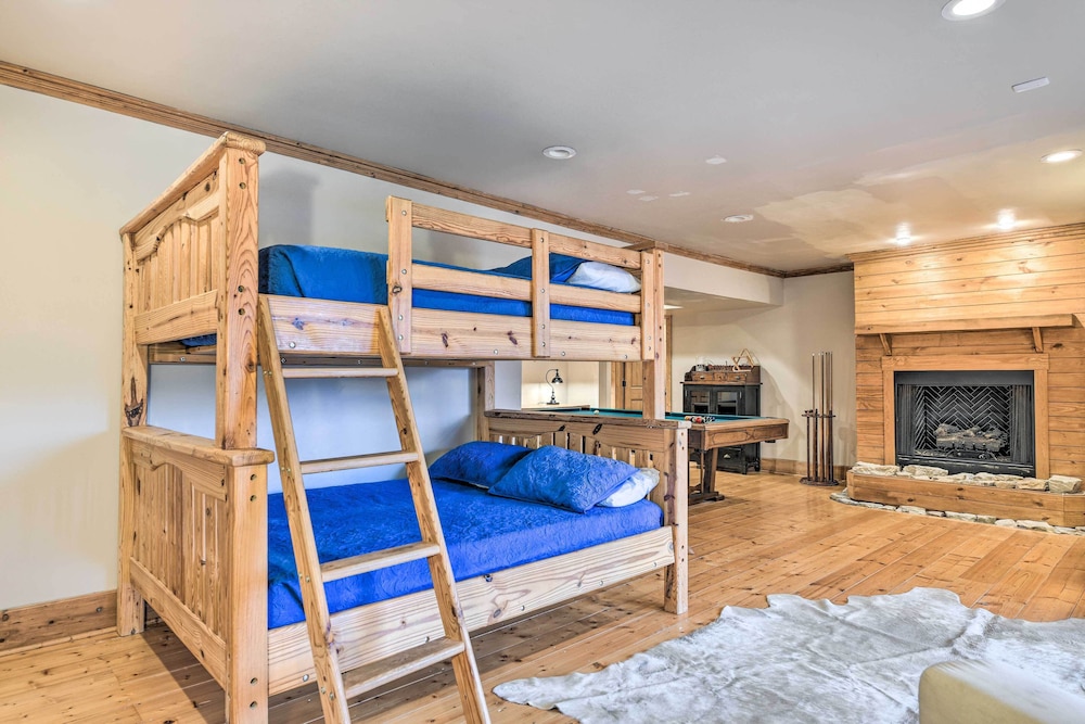 'wildflower' Luxury Cabin w/ Hot Tub & Views! view 5
