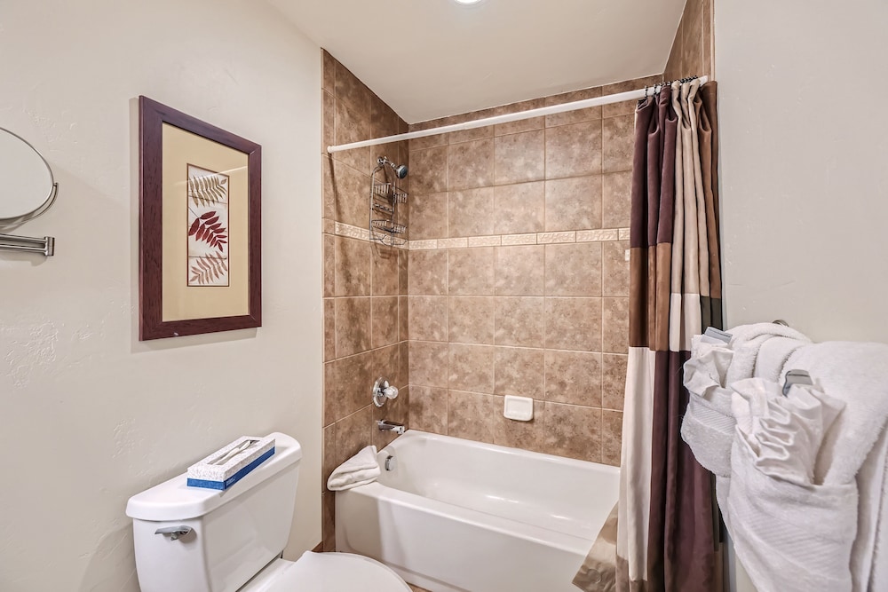 Highland Greens Lodge 210 1 Bedroom Condo by RedAwning