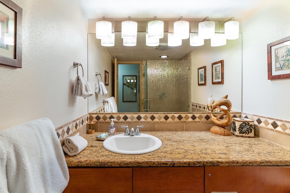 Kamaole Sands 2-204 - Dramatic Ocean and Courtyard Views, 1bd / 2ba, AC, Wi-fi