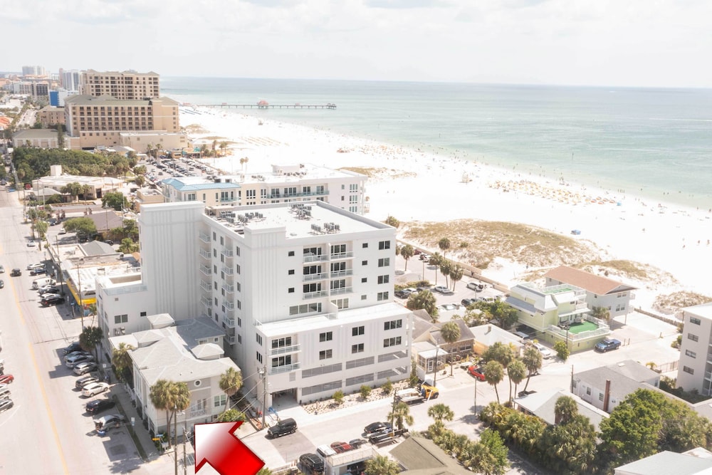 Colorful Townhome, Steps to Clearwater Beach!