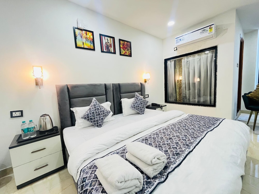 Roomshala 183 Hotel Aroma Chattarpur