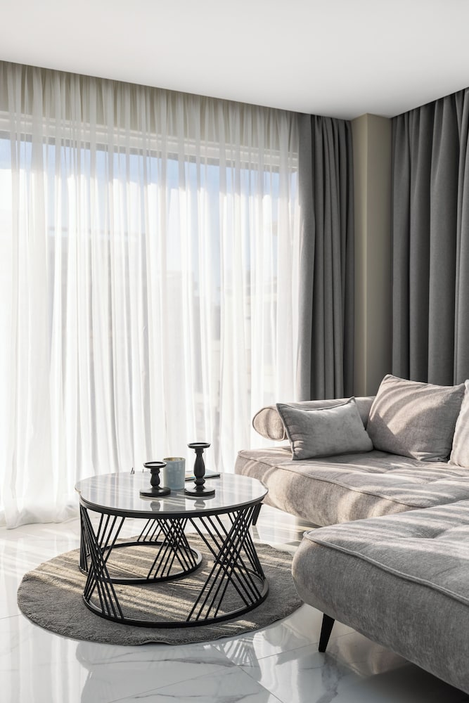 Ophelia Suites by halu!