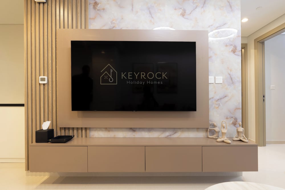 Keyrock Living - Oasis with Balcony View