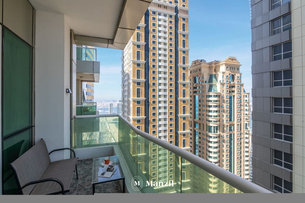 Luxury 1BR in Marina High-rise Living With Views
