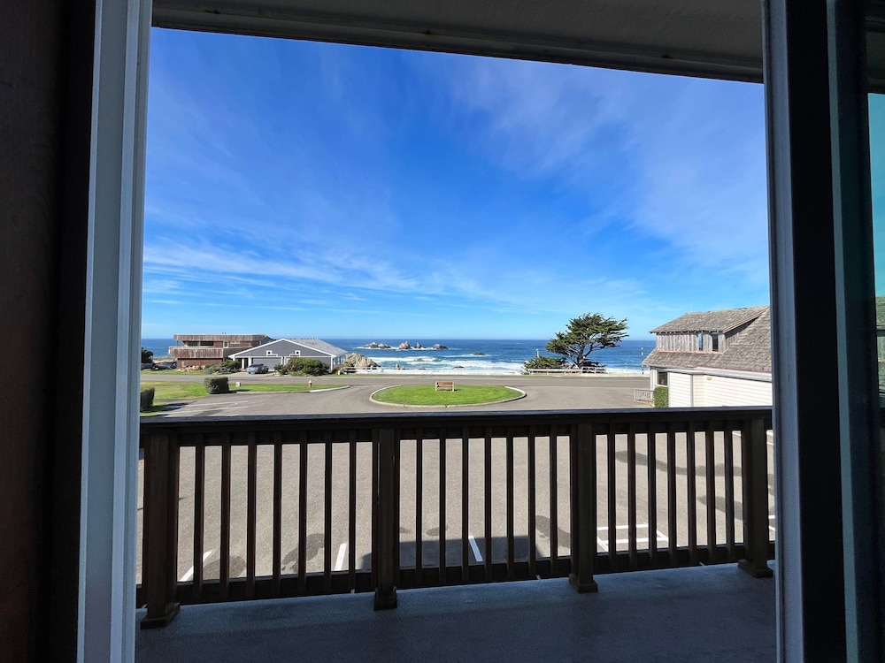 Sunset Oceanfront Lodging