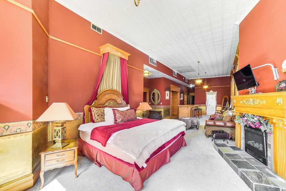 Downtown Yankton Suite: Walk to Restaurants!