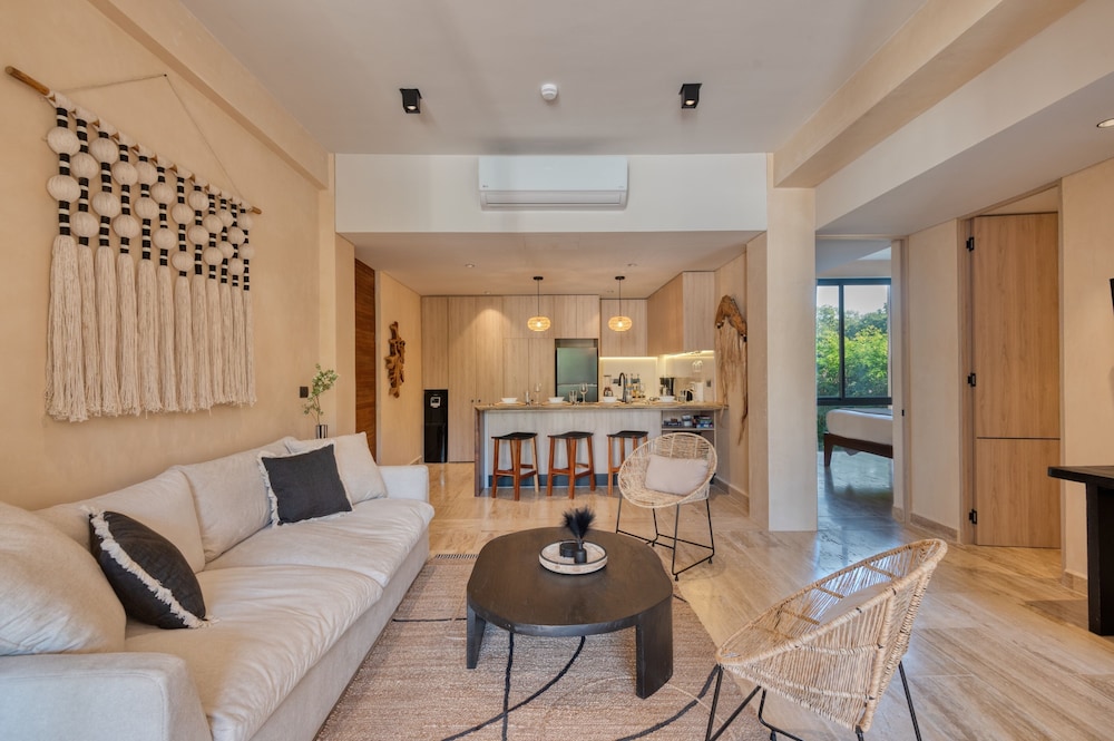 Corasol Modern Apt with Terrace