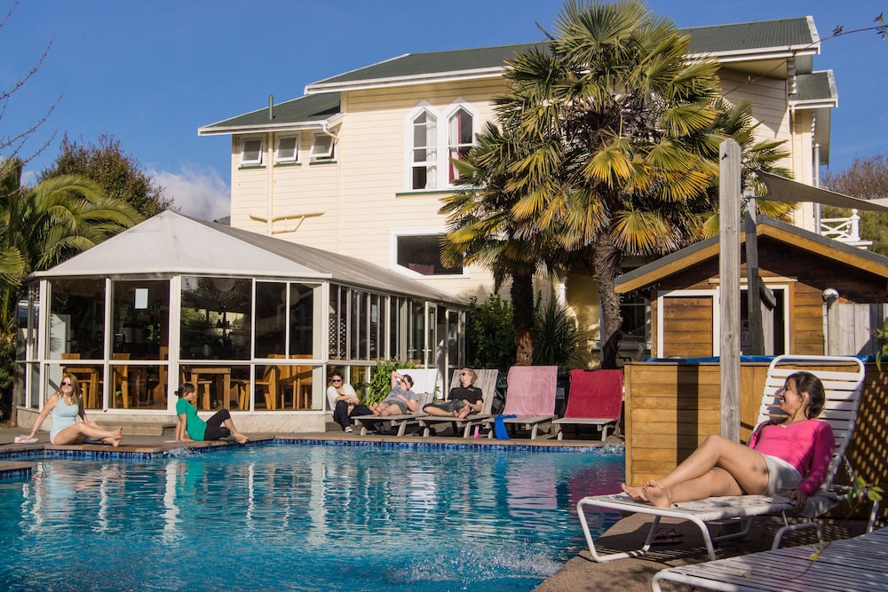 Hotel Paradiso Backpacker Hostel - Image 1