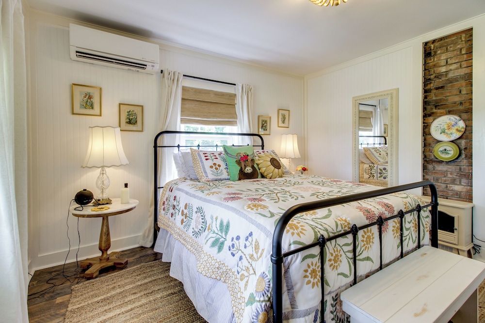 Shepard Cottage Near Wilmington & Wedding Venue