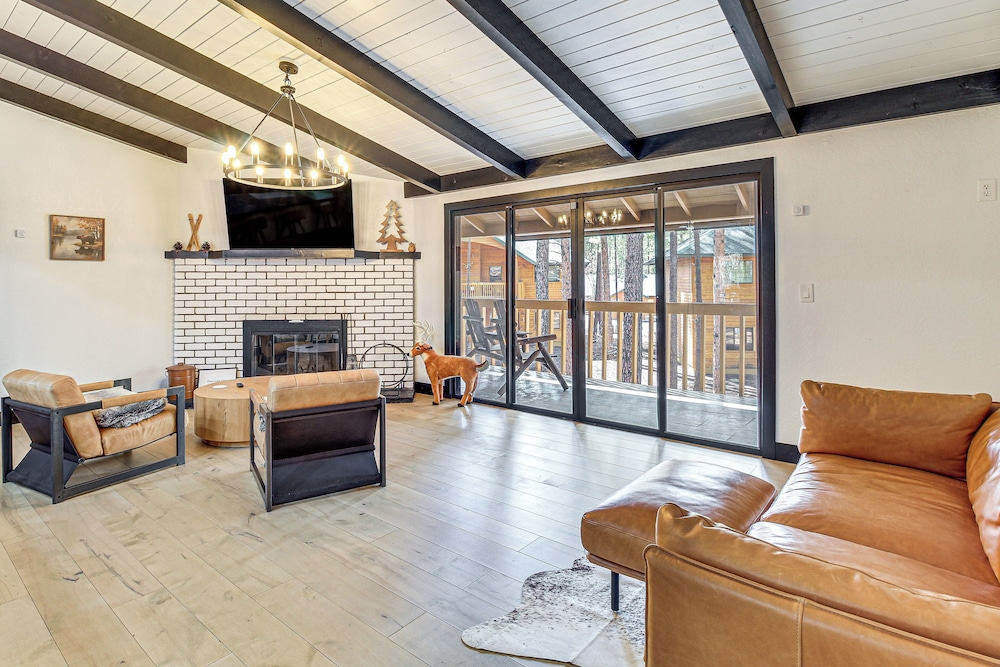Sledding Thrills & Fireside Warmth: Pinetop Home