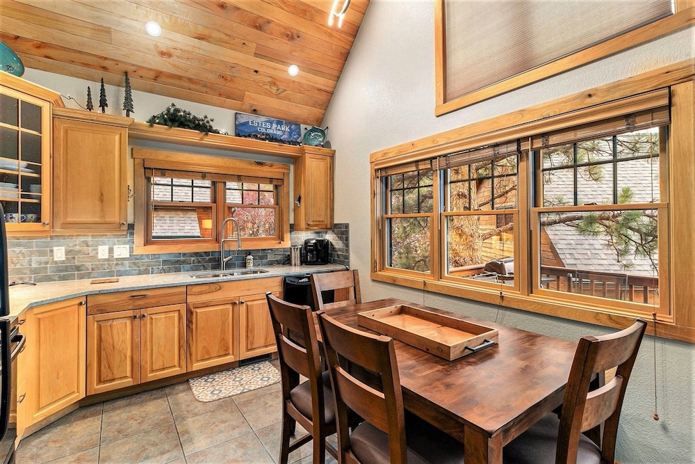 Solitude Beaver #3 - Estes Park 2 Bedroom Condo by RedAwning