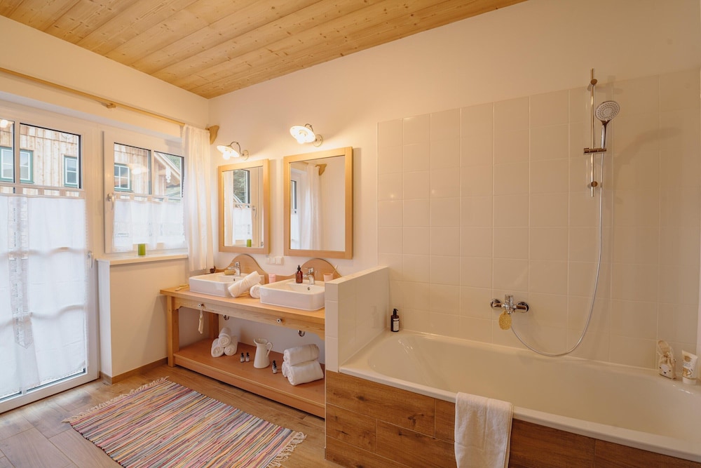 Chalet Near Lake Grundlsee With Sauna