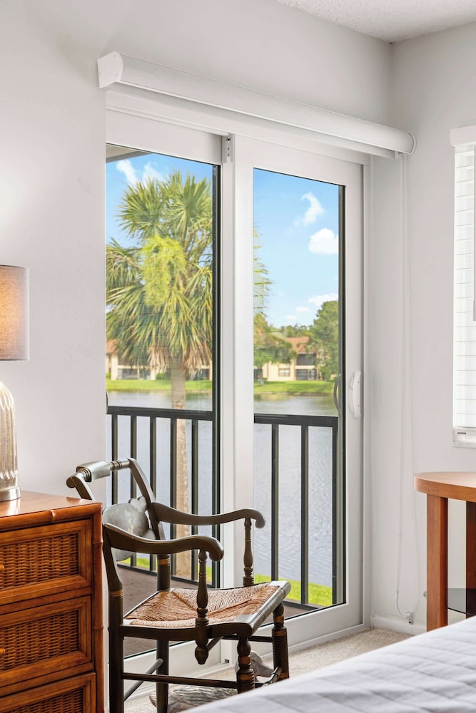 Modern Lakeside Condo 2 Bed, 2 Bath Oldsmar, FL