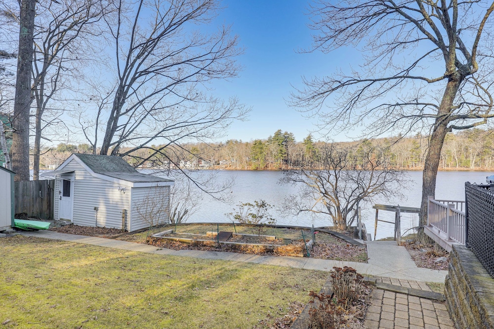 Lakefront Salem Retreat - Fish, Swim, Kayak & More