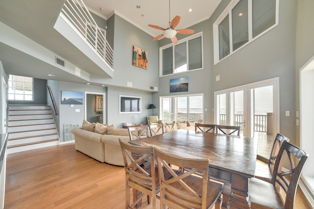 Oceanfront Galveston Beach House: Steps to Sand!