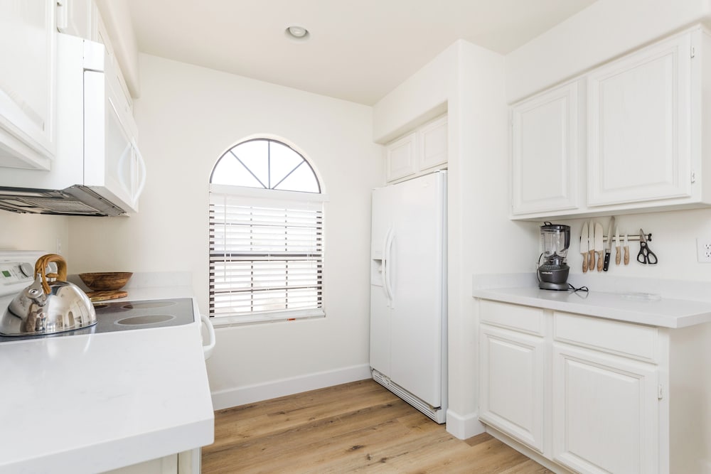 Western Hills-private Pool-putting Green-games & More!