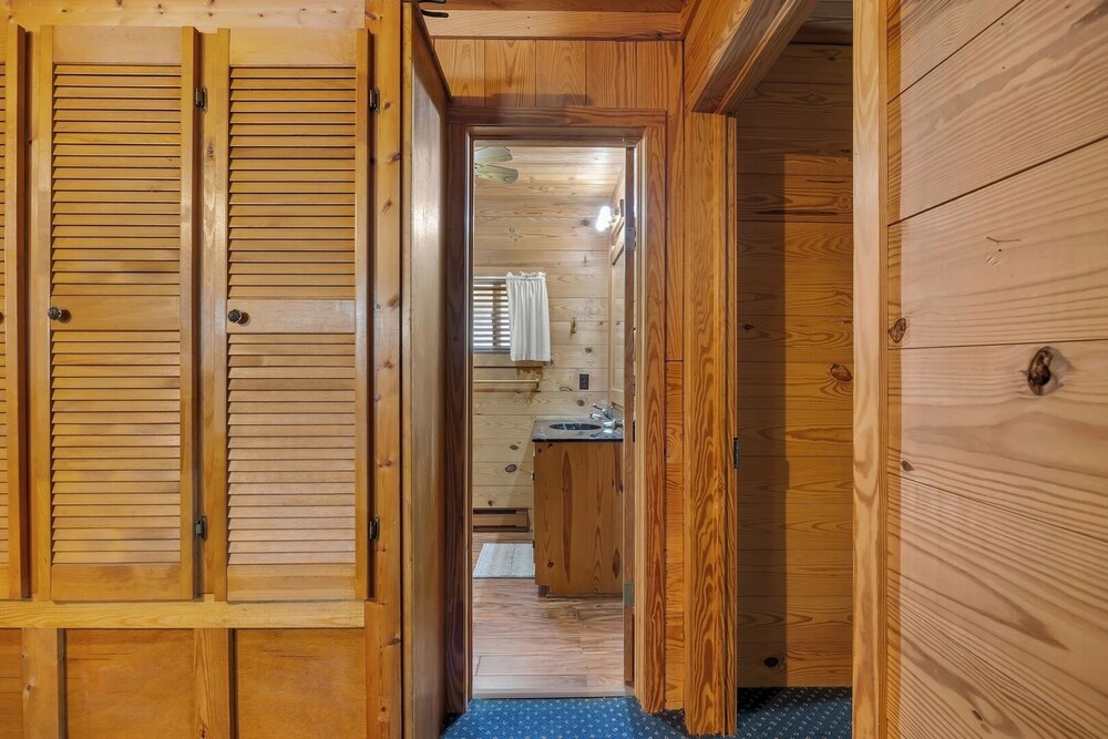 Pet-friendly 3BR Lake House Firepit + Pier