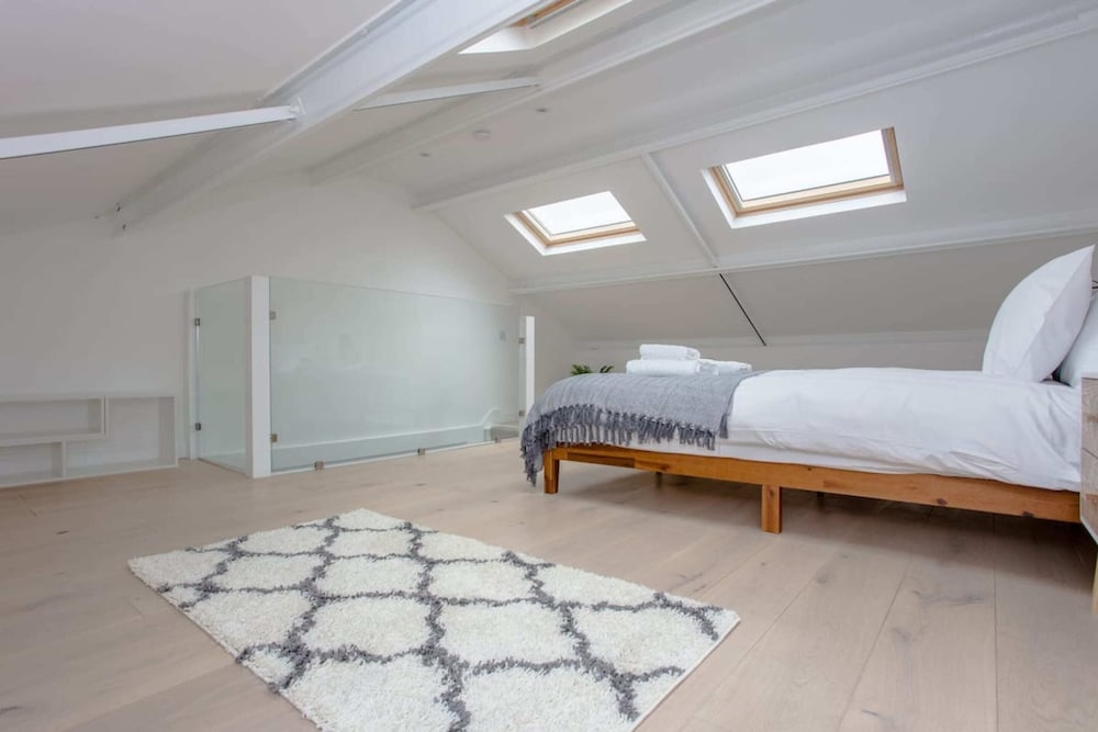Spacious 3 Bedroom Apartment With Large Balcony