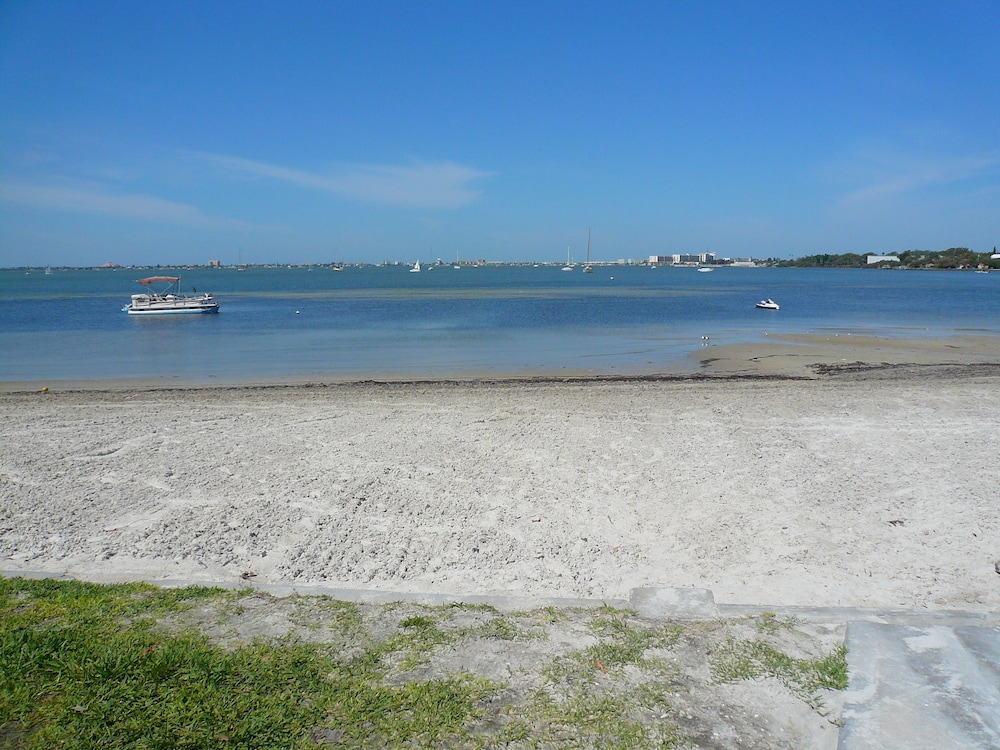 Bermuda Bay by Affordable Beach Condos